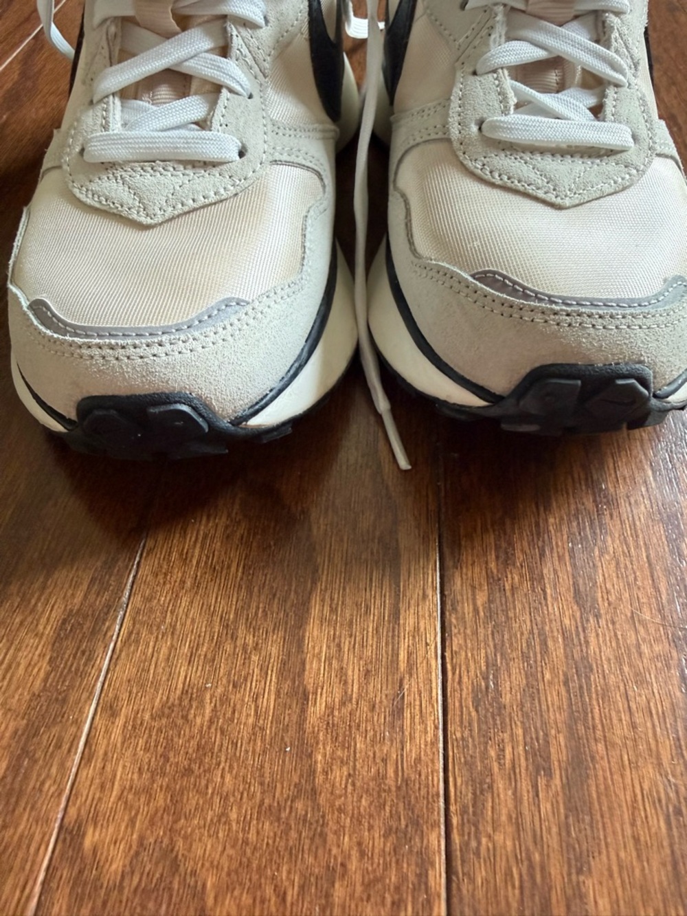 Nike women’s Phoenix waffle sneakers size 6.5 in white, and black - Picture 11 of 12